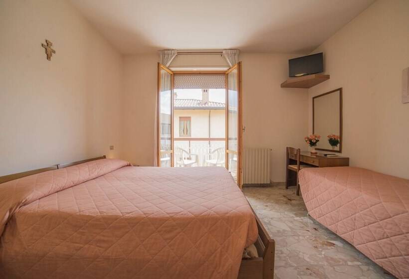 غرفة قياسية ثلاثية مزودة بشرفة, Santa Maria