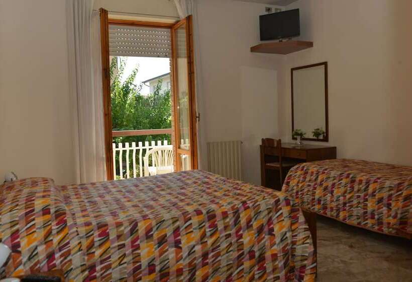 غرفة قياسية ثلاثية مزودة بشرفة, Santa Maria