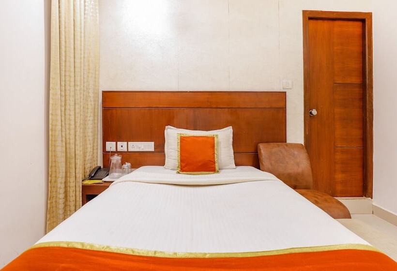 Camera Deluxe, The Mount City Near Us Consulate