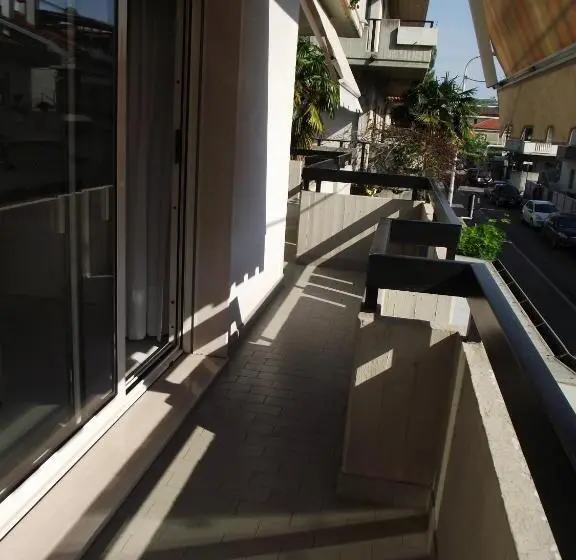 ファミリーステューディオ, B&b Mediterranea Sea House