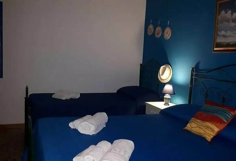 Chambre Triple Standard, B&b La Cornucopia