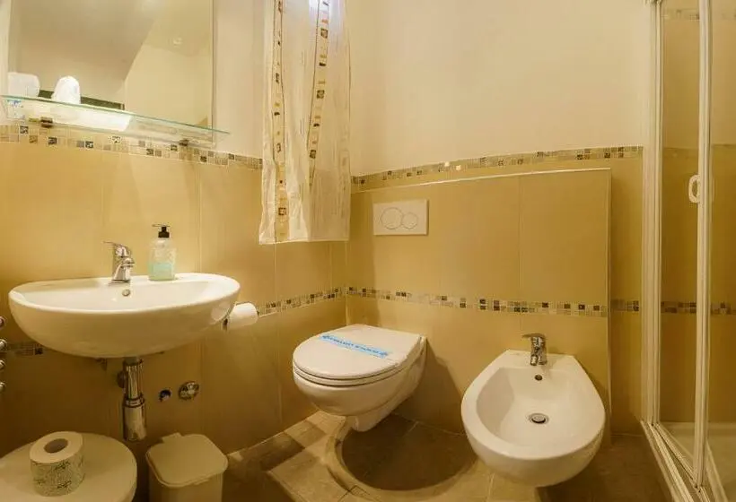 Standard Kolmen Hengen Huone, Albergo La Lampara