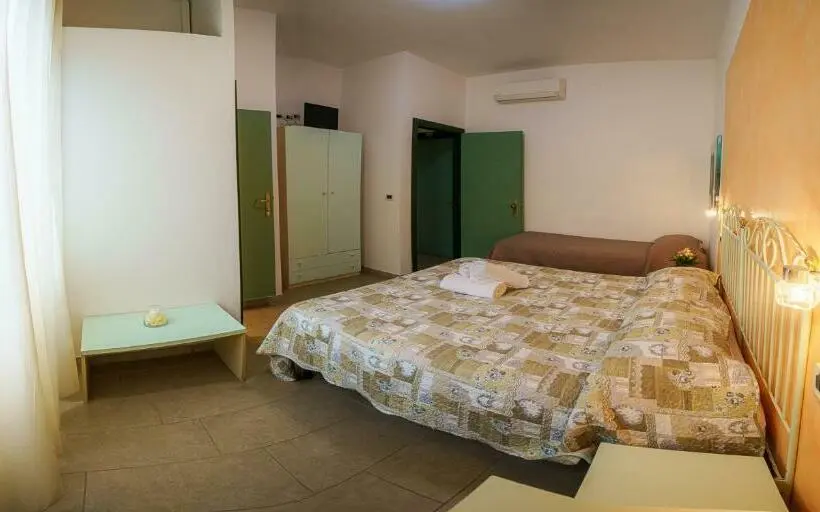 Standard Kolmen Hengen Huone, Albergo La Lampara