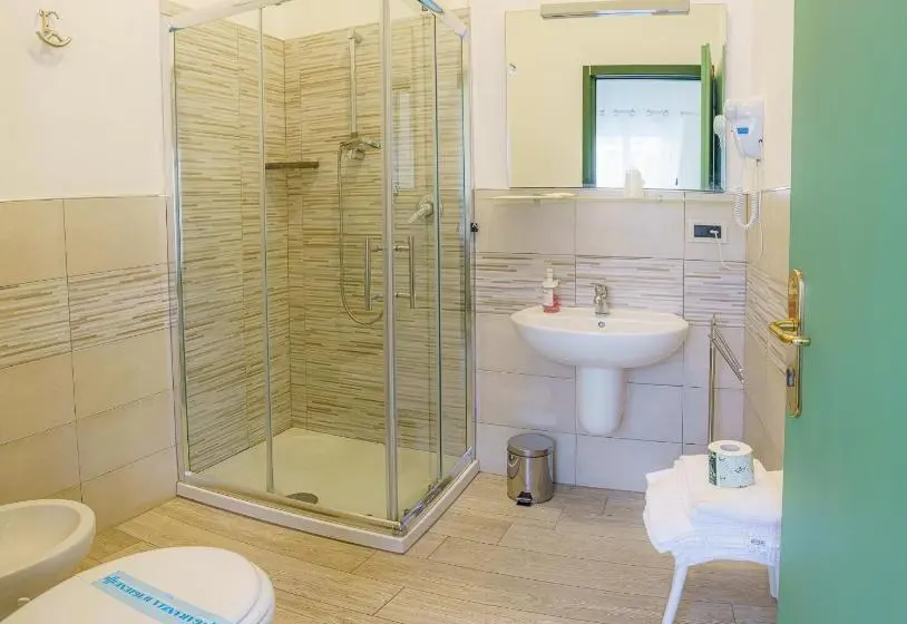 Standard Neljän Hengen Huone, Albergo La Lampara