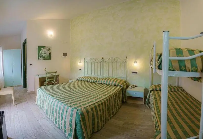 Standard Neljän Hengen Huone, Albergo La Lampara