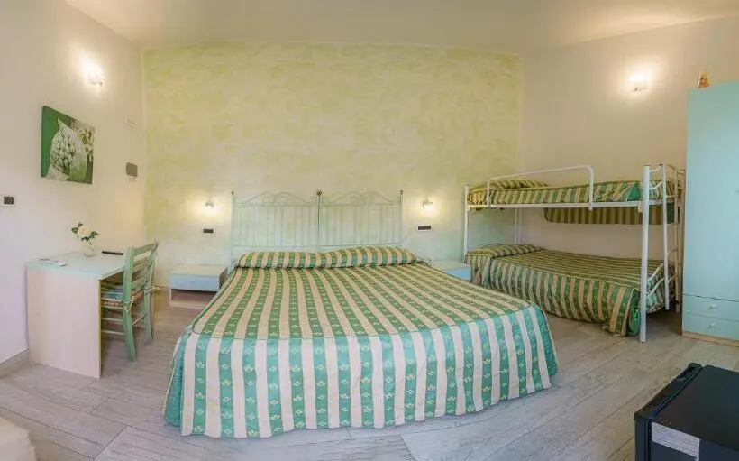 Standard Neljän Hengen Huone, Albergo La Lampara