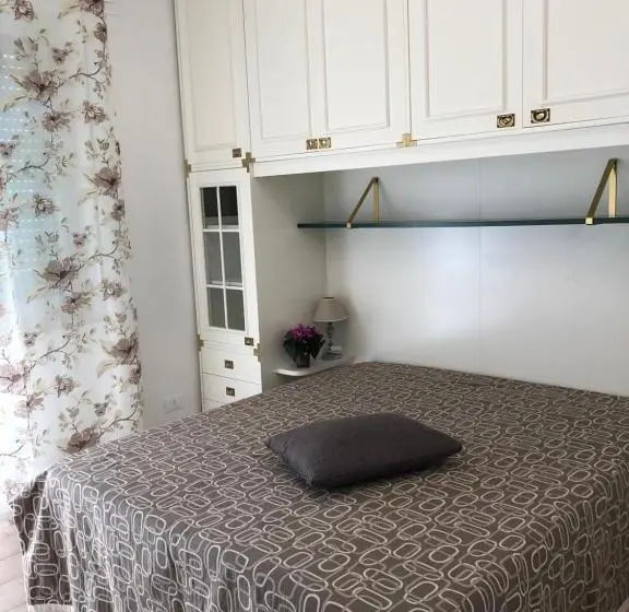 Huoneisto 2 Makuuhuonetta, Albergo La Lampara
