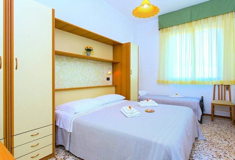 غرفة قياسية ثلاثية, Majorca