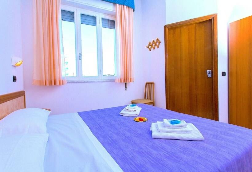 غرفة قياسية, Majorca