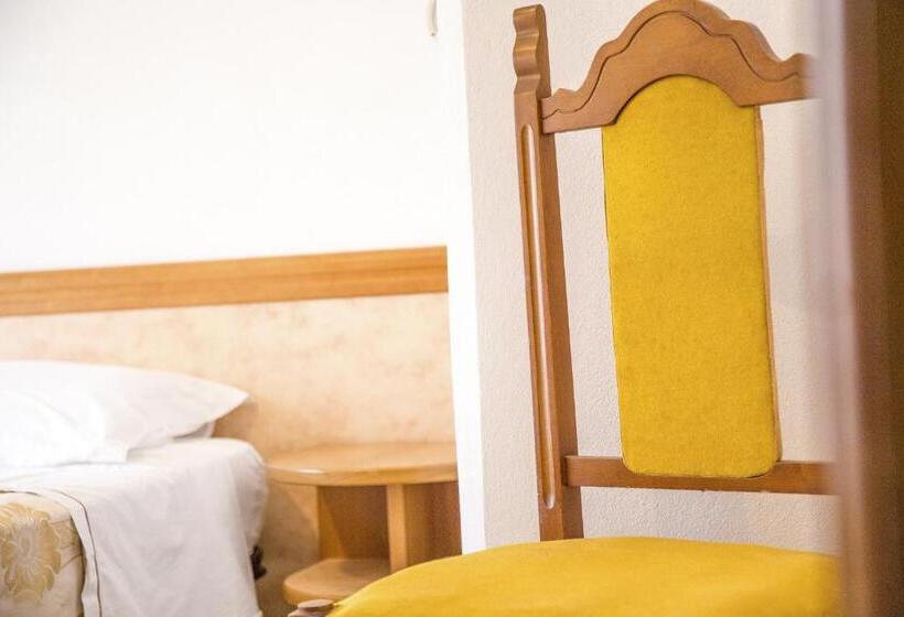 جناح عائلي, Majorca