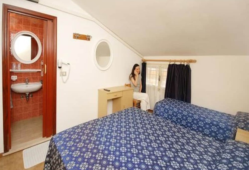 이코노미 트리플 룸, Marina