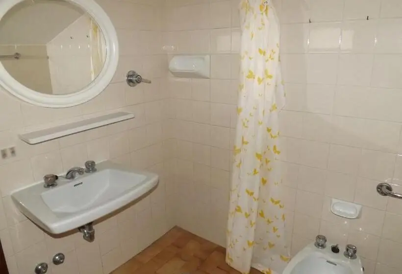 Economy Triple Room, Marina