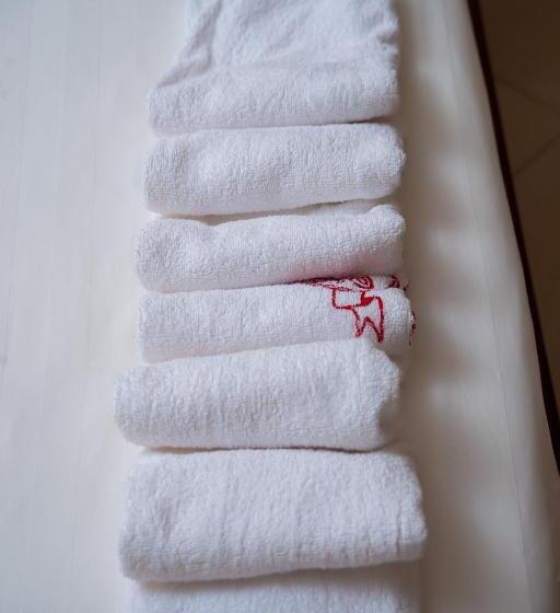 اتاق استاندارد سه نفره, Nabisere Hotel Kalisizo