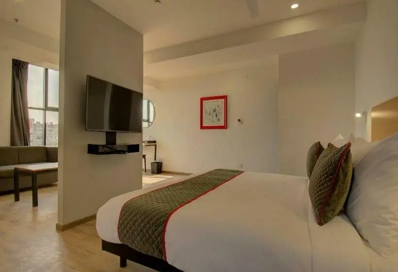اتاق کلاب, Shagun