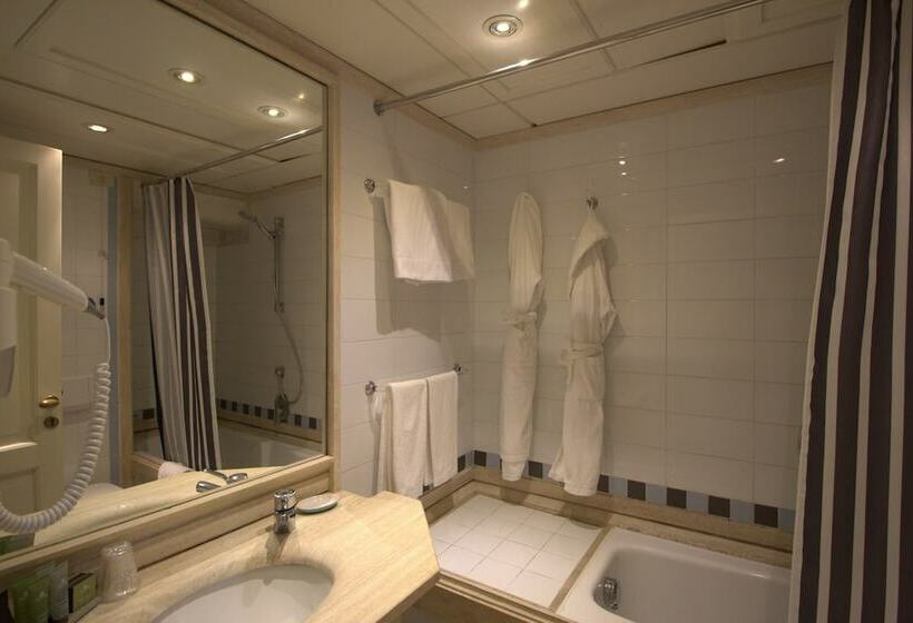 庭の見えるスタンダードトリプルルーム, Villa Portuso