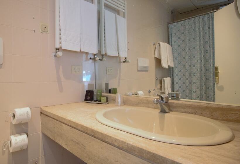 海の見えるダブルベッドスタンダードルーム, Villa Portuso