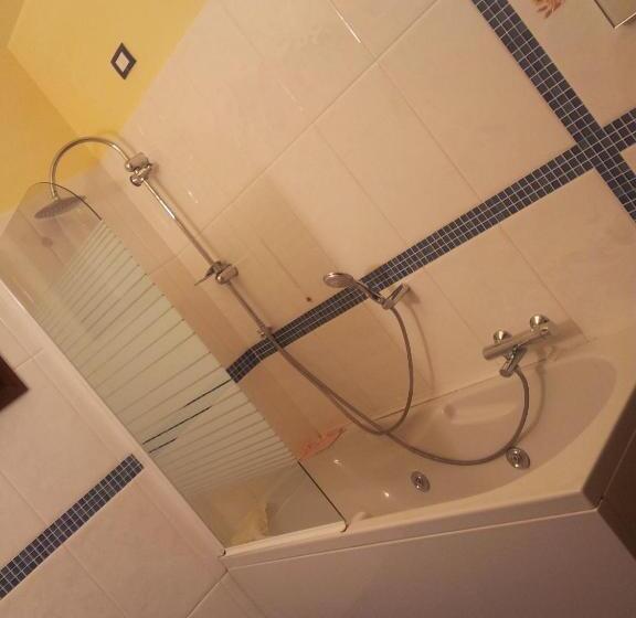 اتاق استاندارد چهار تخته, B&b Ariadamare