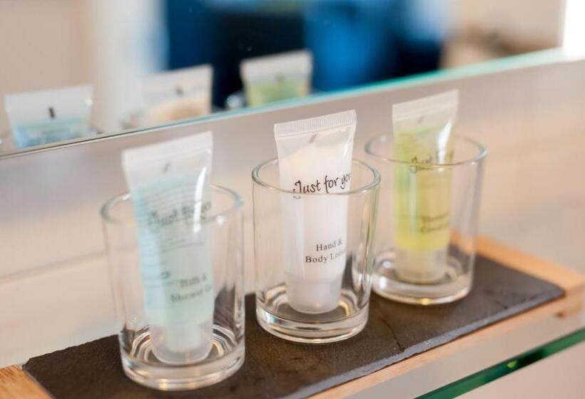 Suite with lake view, B&b Binnengewoon Rooms With A View