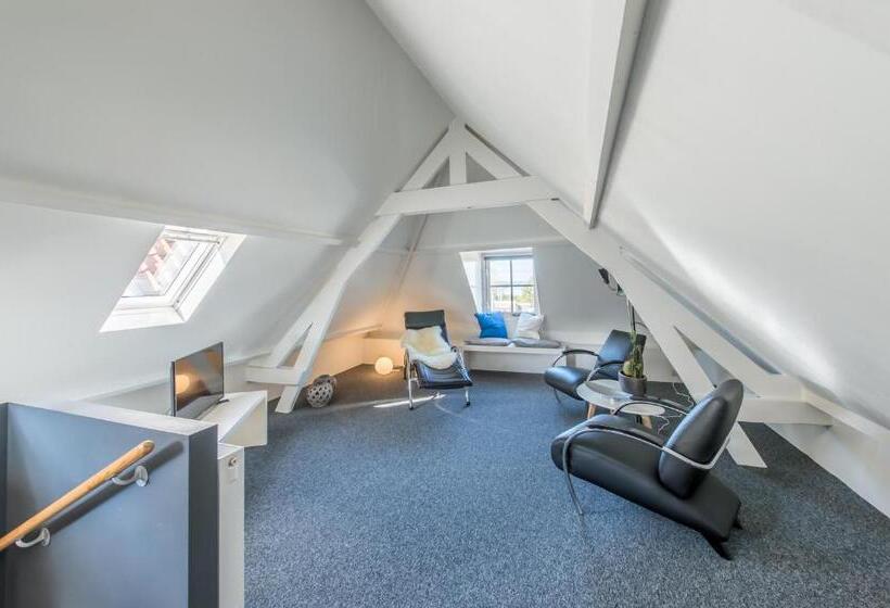 Suite with lake view, B&b Binnengewoon Rooms With A View