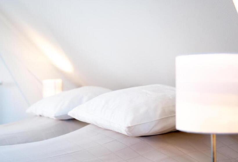 Suite with lake view, B&b Binnengewoon Rooms With A View