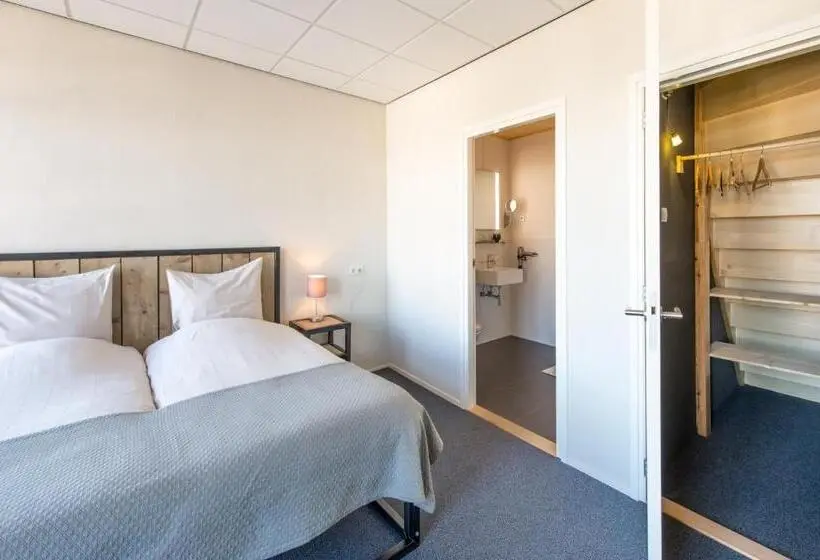 レイクビュースタンダードルーム, B&b Binnengewoon Rooms With A View