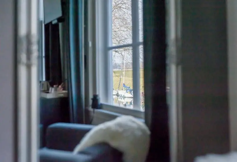 レイクビュースタンダードルーム, B&b Binnengewoon Rooms With A View