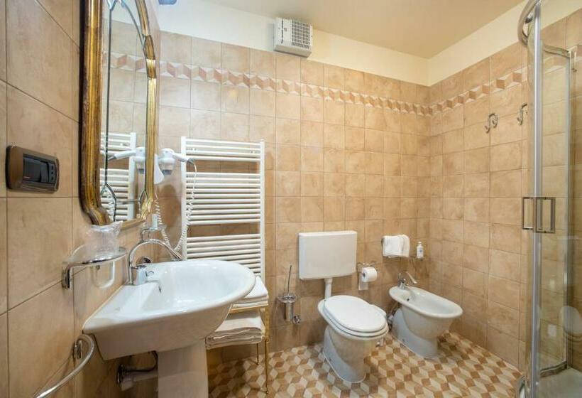 اتاق استاندارد سه نفره, B&b Contrada Dei Giardini