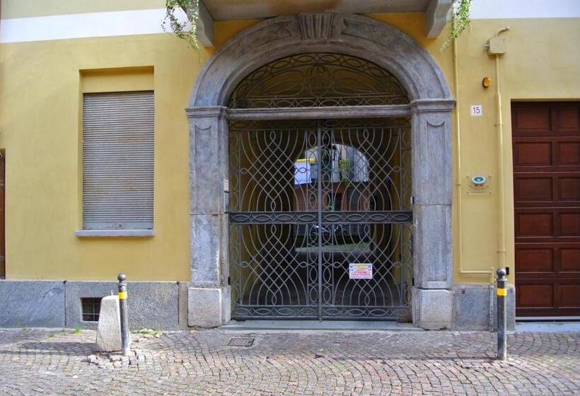 اتاق استاندارد سه نفره, B&b Contrada Dei Giardini