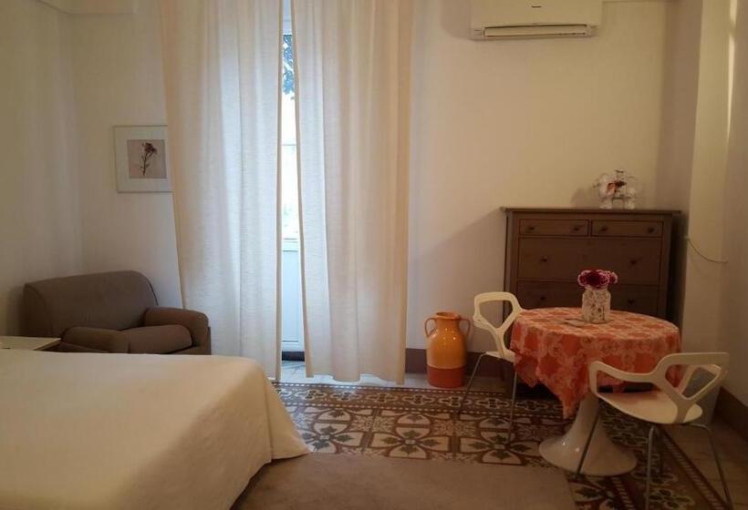 Négyágyas Standard Szoba, Civico 2