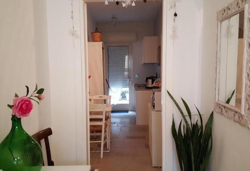 2 Szobás Apartman, Civico 2