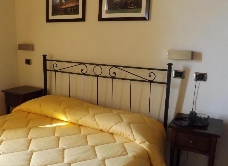 Quarto Estandar, Corte Dei Monaci