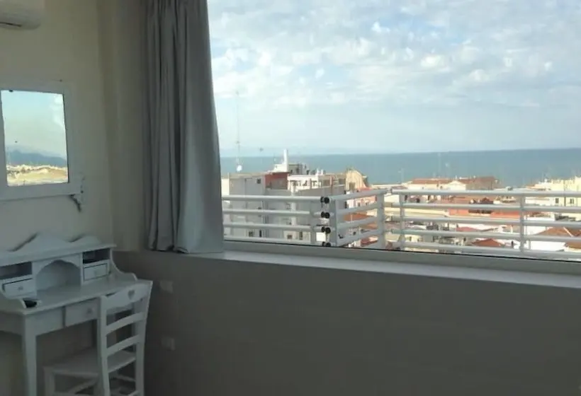 コンフォートトリプルルーム, Luxury Room Rooftop