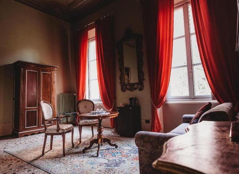 سوییت, Salotto Delle Arti