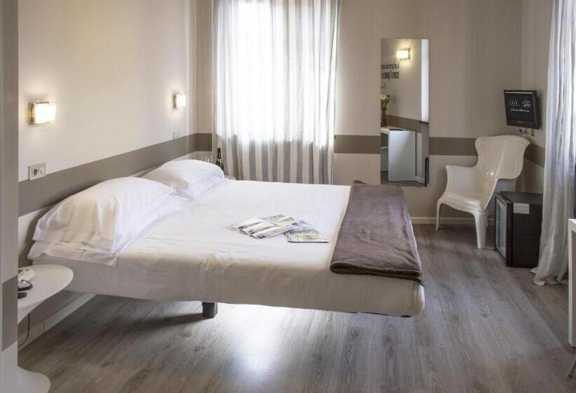 带大床的高级房间, Albergo Al Cacciatore Tortellinando