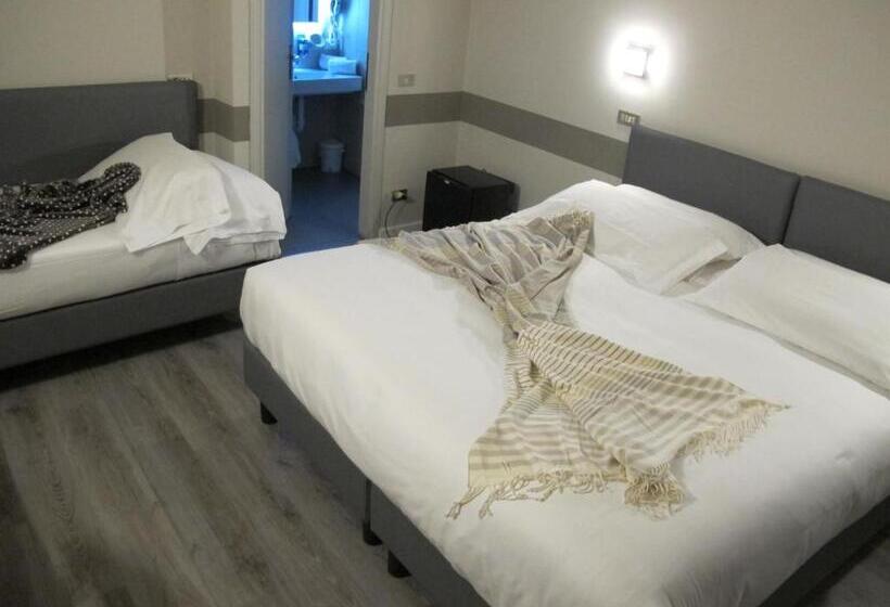 Номер Стандарт Трехместный, Albergo Al Cacciatore Tortellinando