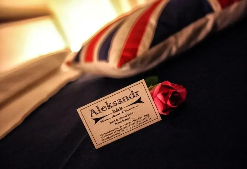 اتاق لوکس, Aleksandr