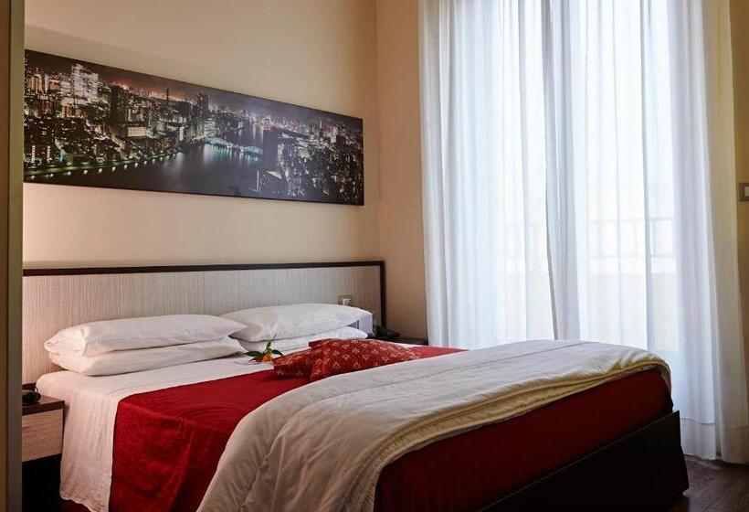 اتاق لوکس, Aleksandr