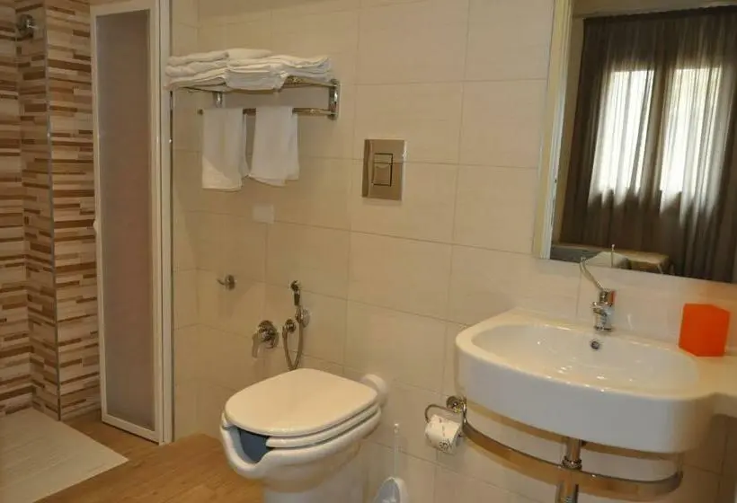 Basic Kolmen Hengen Huone, Ayres Del Mar
