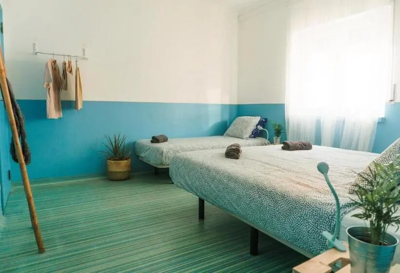 تختخواب در اتاق مشترک, Hospedium Hostel Republica Surf House