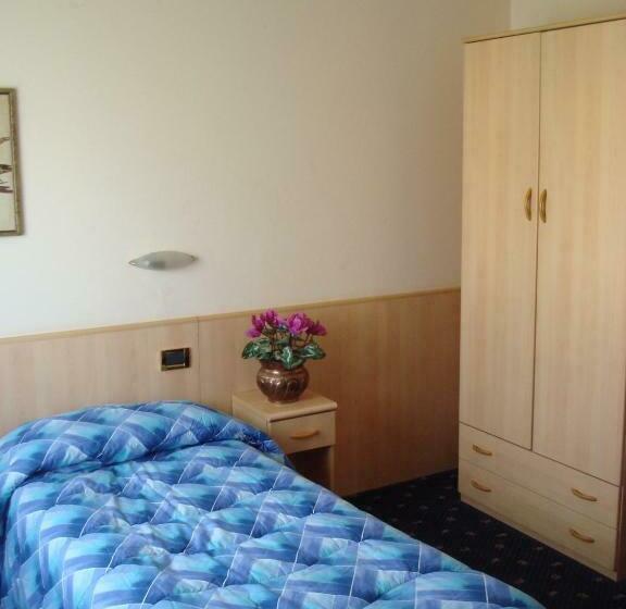 חדר סטנדרט יחיד, Marnie