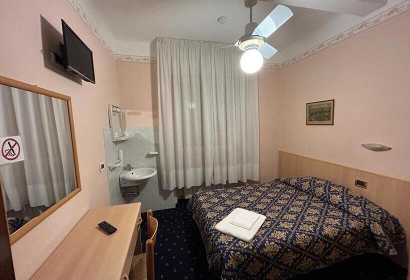 חדר סטנדרט יחיד, Marnie