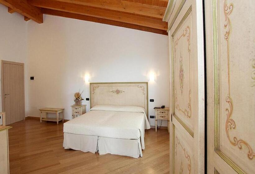 デラックストリプルルーム, Relais Fontana Rosa B&b Wellness