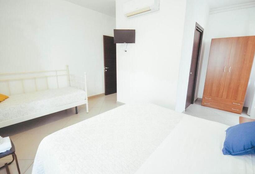 غرفة قياسية ثلاثية, Dimora Santo Stefano