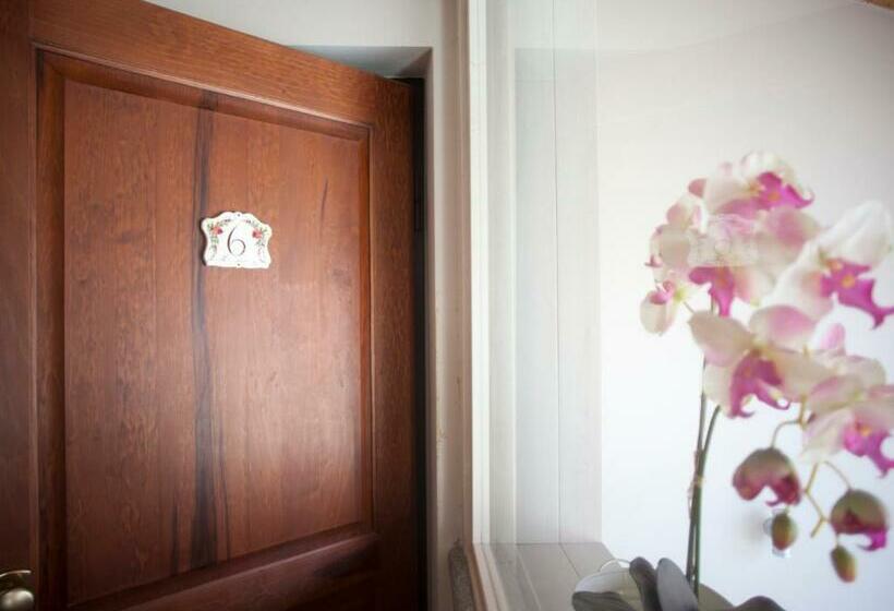 Полулюкс с Балконом, La Rocca