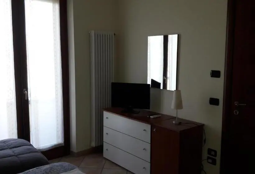 Standard Kolmen Hengen Huone, Laghetto Ai Portici