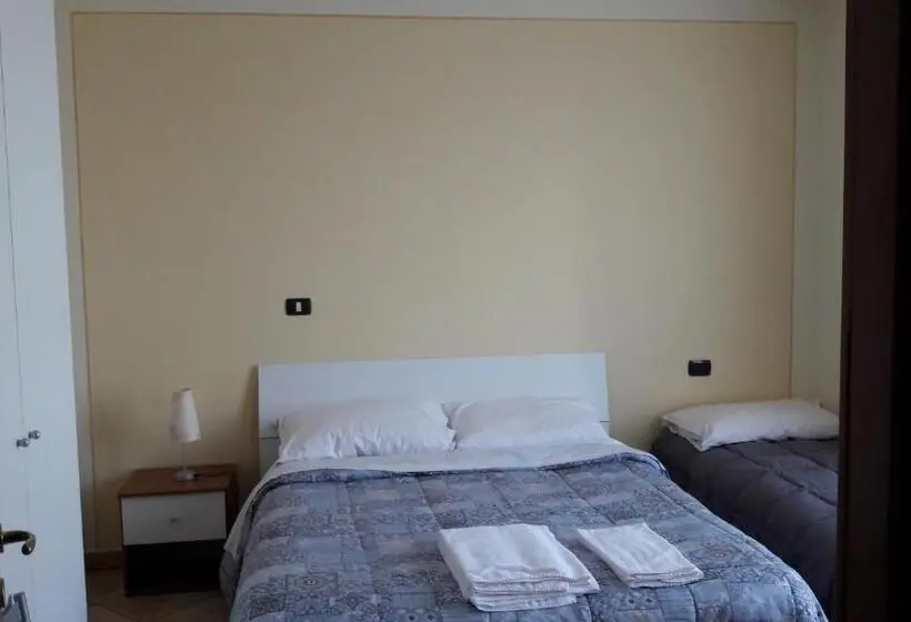 Standard Kolmen Hengen Huone, Laghetto Ai Portici