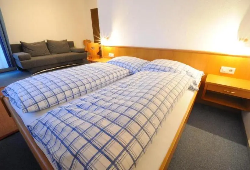 Standard Kolmen Hengen Huone, Pension Mirabelle