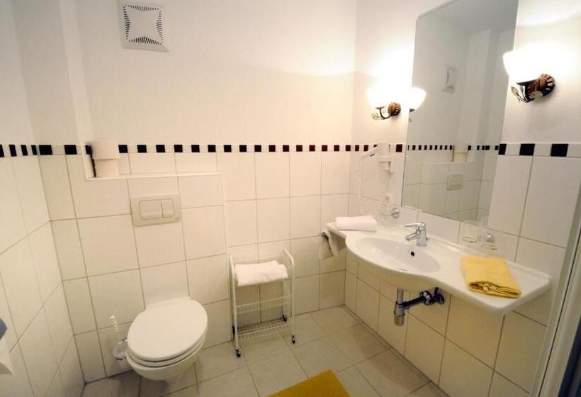 标准三人间, Pension Mirabelle