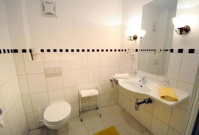 Standard Kolmen Hengen Huone, Pension Mirabelle