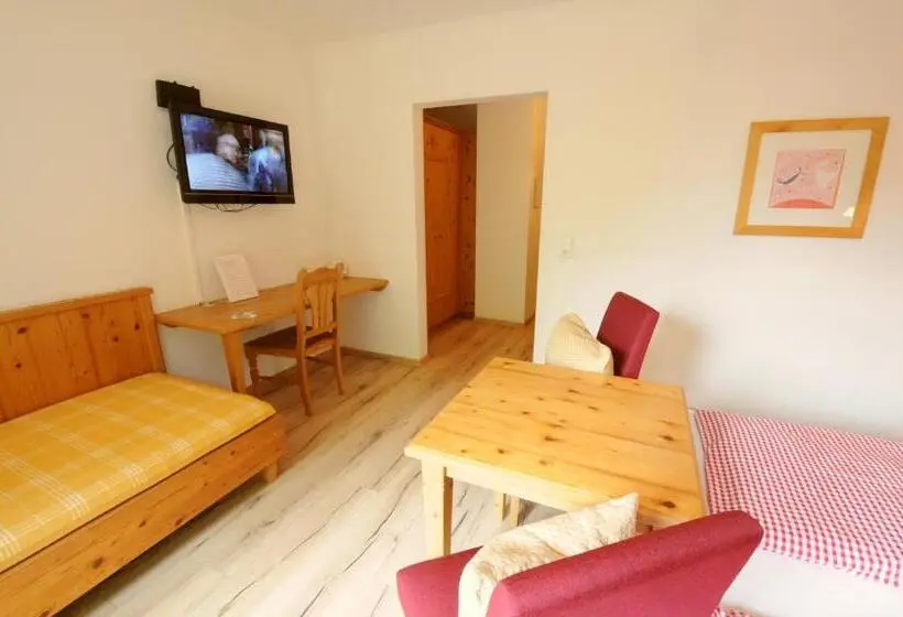 Standard Kolmen Hengen Huone, Pension Mirabelle